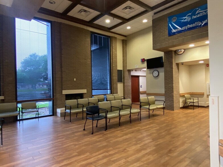 More Photos Of 600 N Bell Blvd, Cedar Park Medical For Lease