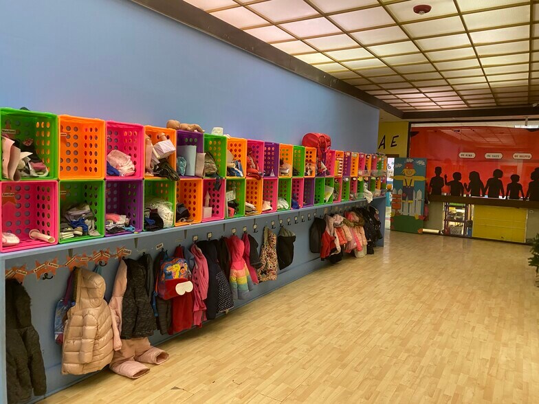 More Photos Of 5522 6th Ave, Kenosha Restaurant For Sale