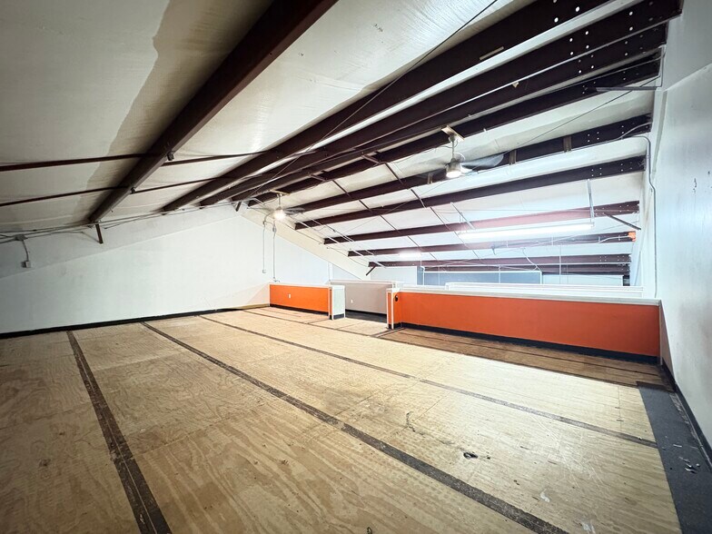 More Photos Of 17130 Townes Rd, Friendswood Warehouse For Lease