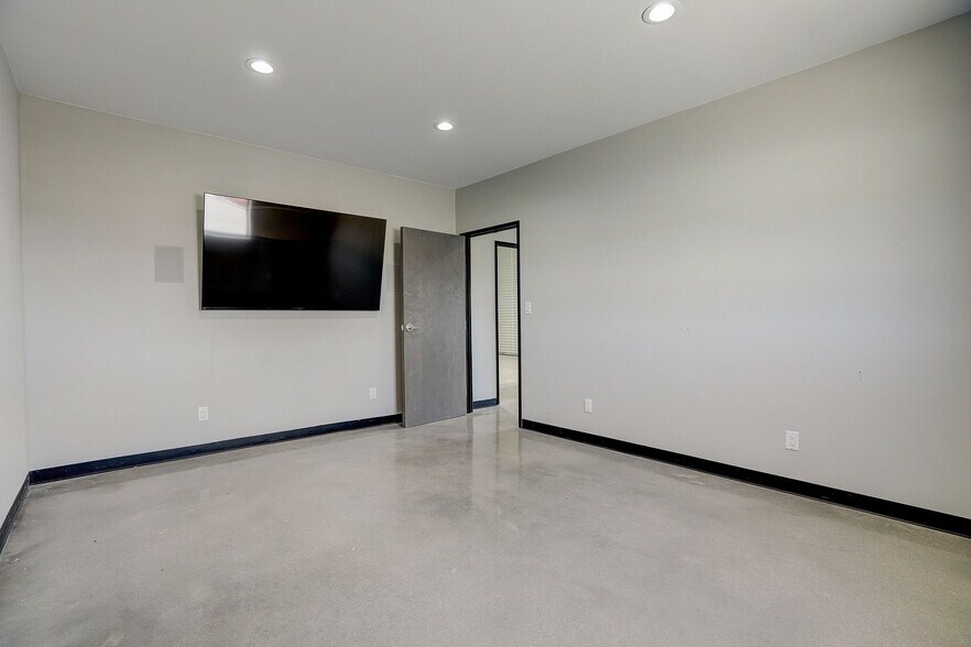 More Photos Of 1069 County Road 264, Bertram Unknown For Lease