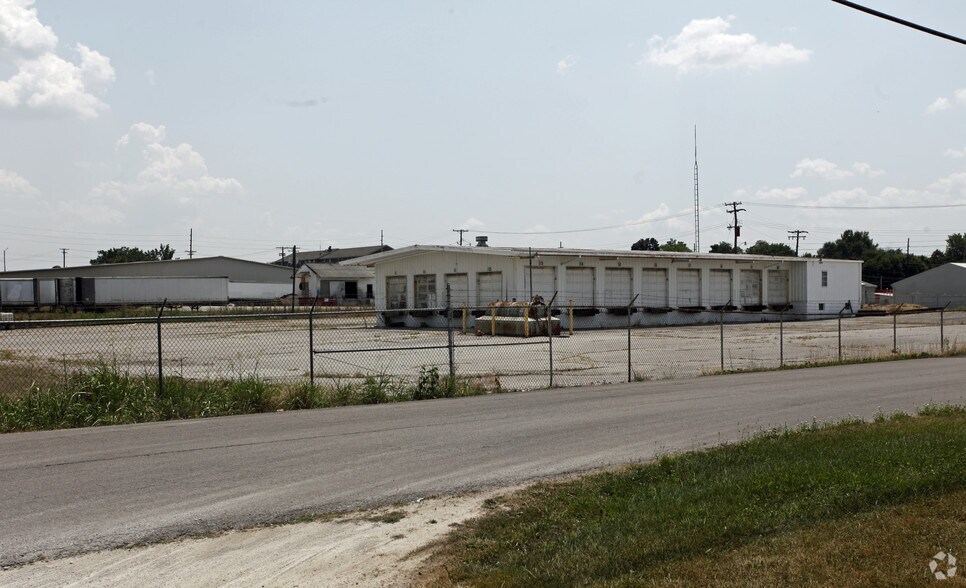 More Photos Of 140 Gilbert St, Hopkinsville Distribution For Lease