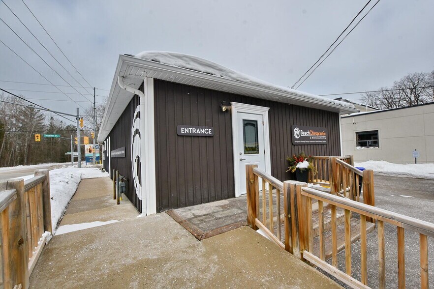 More Photos Of 1535 Mosley St, Wasaga Beach Storefront Retail Office For Sale