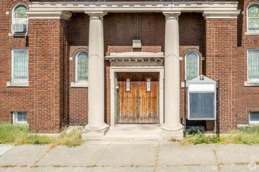 More Photos Of 340 W Main St, Springfield Religious Facility For Sale