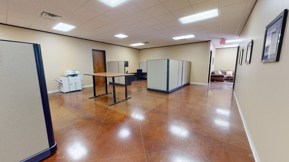 More Photos Of 2010 Windy Ter, Austin Warehouse For Sale