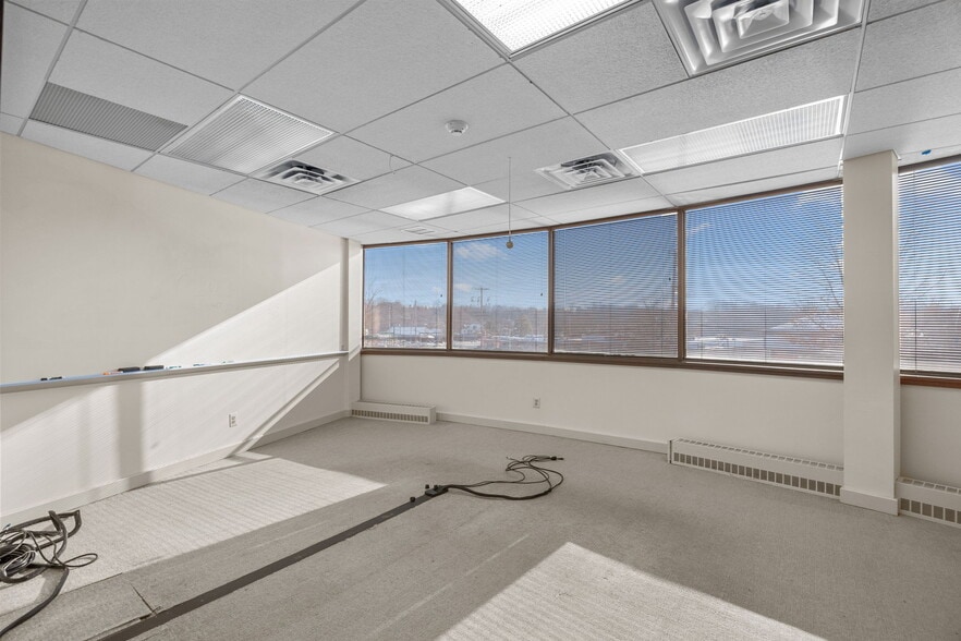 More Photos Of 667 Welsh Rd, Huntingdon Valley Loft Creative Space For Sale