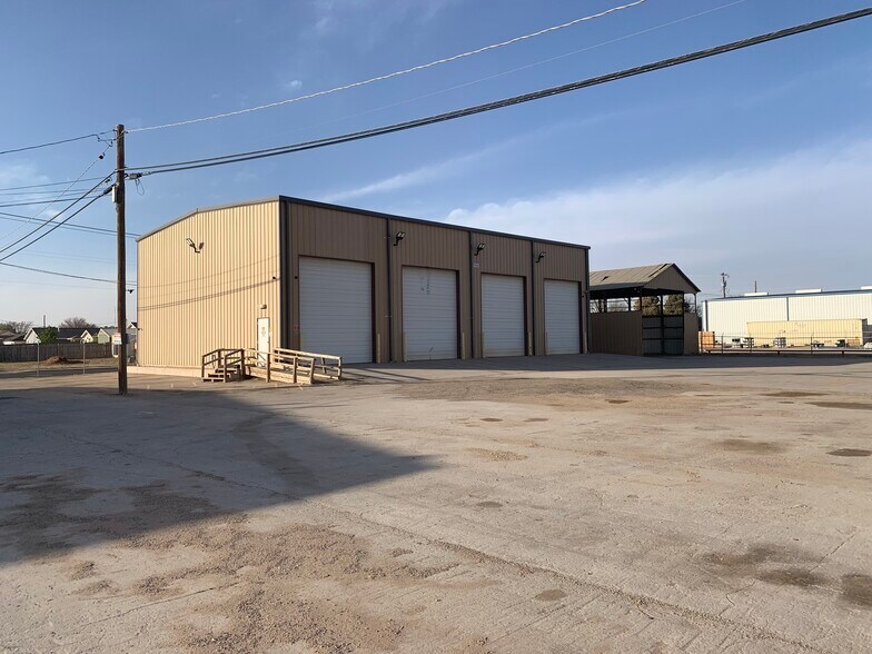 More Photos Of 1622 W 2nd St, Odessa Warehouse For Lease