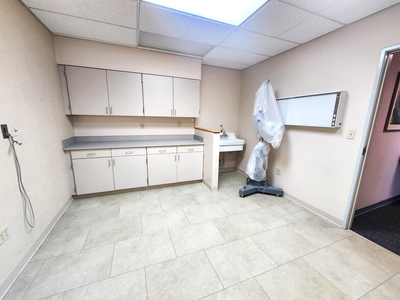 More Photos Of 2030 Mountain View Ave, Longmont Medical For Sale