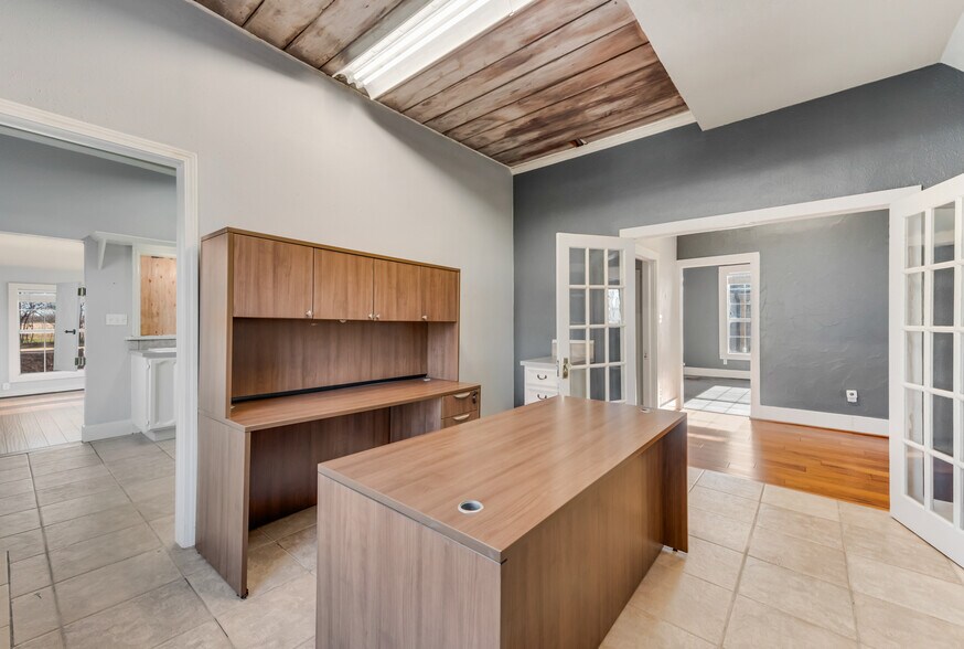 More Photos Of 1271 S State Highway 205, Rockwall Office Residential For Lease