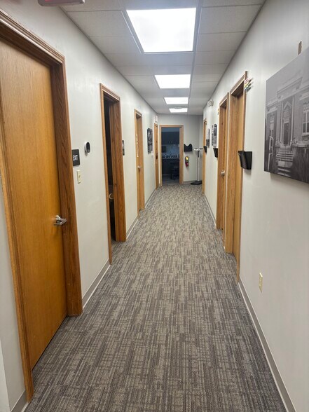 More Photos Of 737 W Green Meadows Dr, Greenfield Medical For Lease
