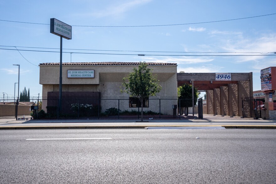 More Photos Of 4946 Florence Ave, Bell Medical For Sale