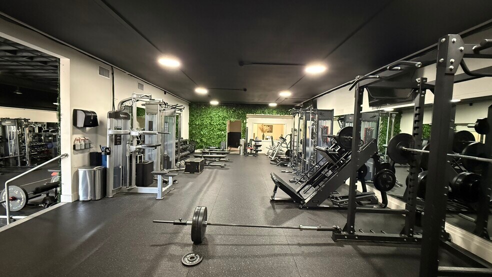 More Photos Of 4000-4004 Sports Arena Blvd, San Diego Freestanding For Lease