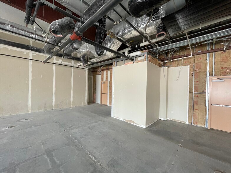 More Photos Of 911 29th St SE, Watertown Unknown For Lease