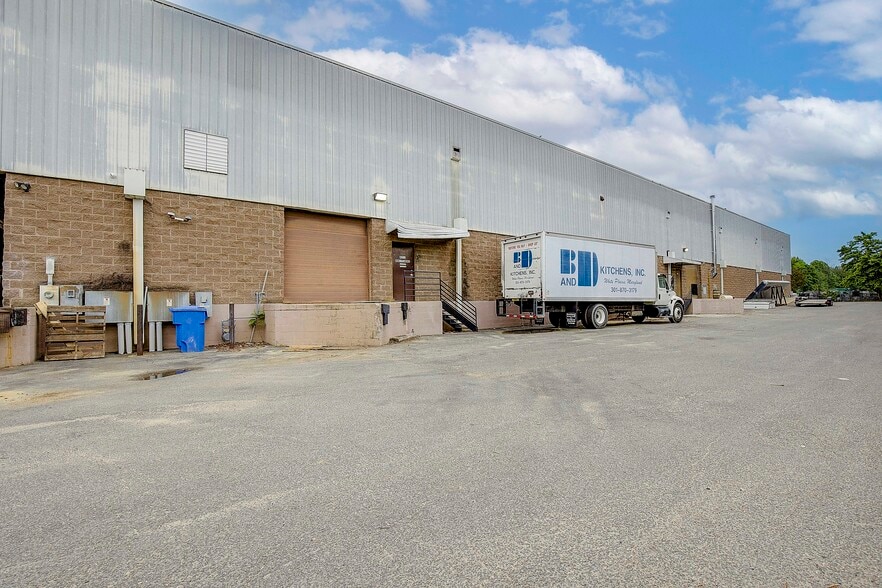 More Photos Of 4313 Charles Crossing Dr, White Plains Showroom For Sale