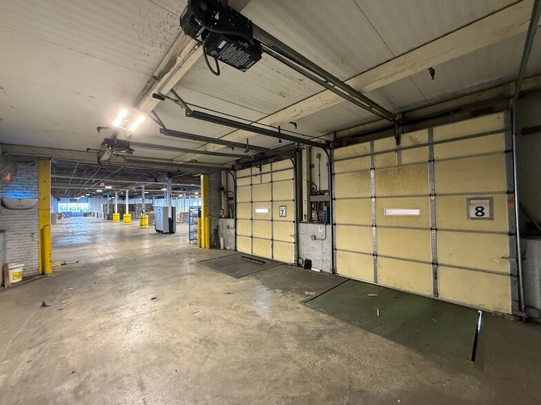 More Photos Of 220 E 14th Ave, North Kansas City Distribution For Lease
