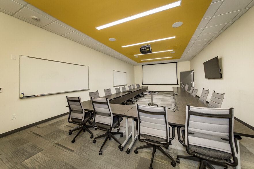 More Photos Of 208 E Kiehl Ave, North Little Rock Office For Sale