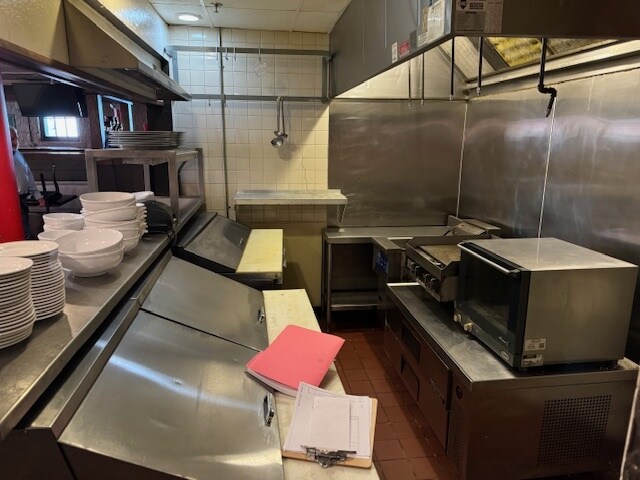 More Photos Of 520 S Front St, Columbus Bar For Lease