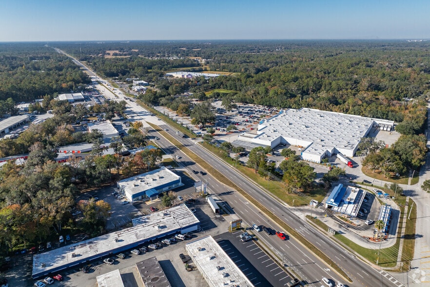 More Photos Of 7326 Broad St, Brooksville Freestanding For Lease