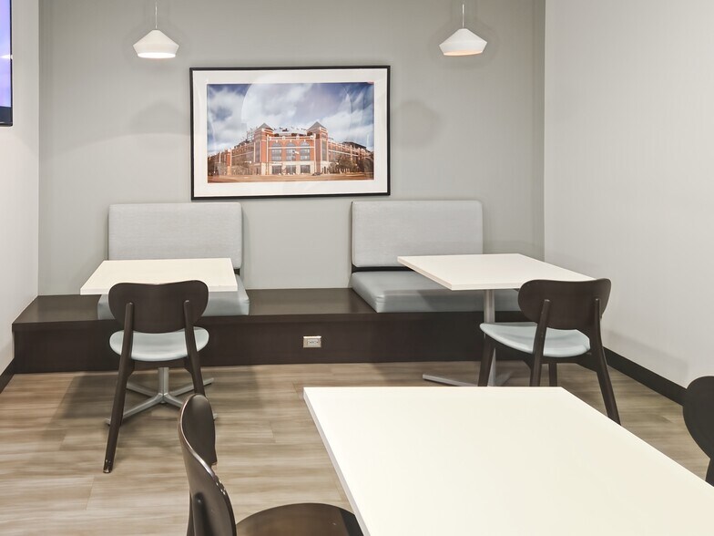 More Photos Of 2000 E Lamar Blvd, Arlington Coworking Space