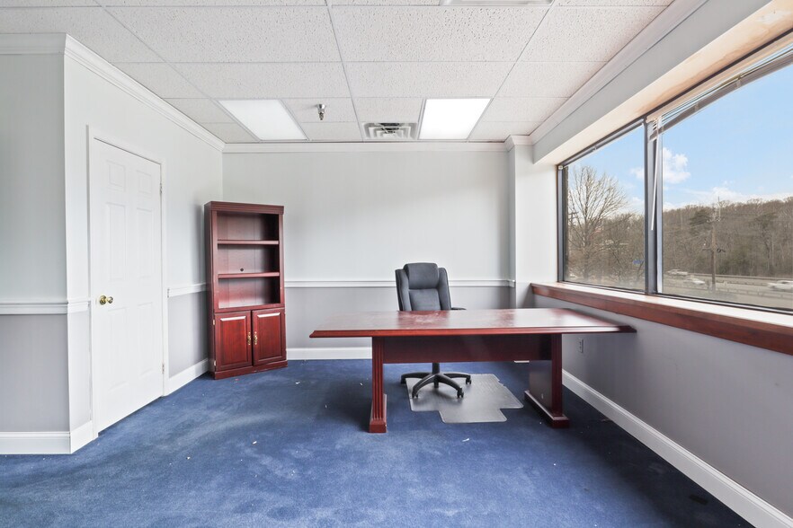 More Photos Of 339 Buschs Frontage Rd, Annapolis Medical For Lease