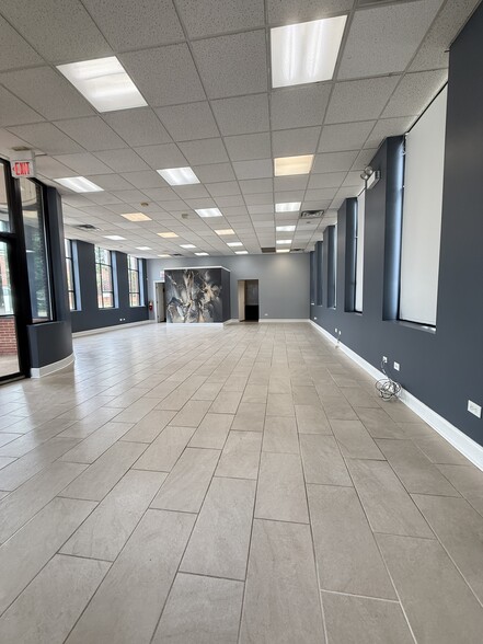 More Photos Of 223 Dundee Ave, Elgin Freestanding For Lease