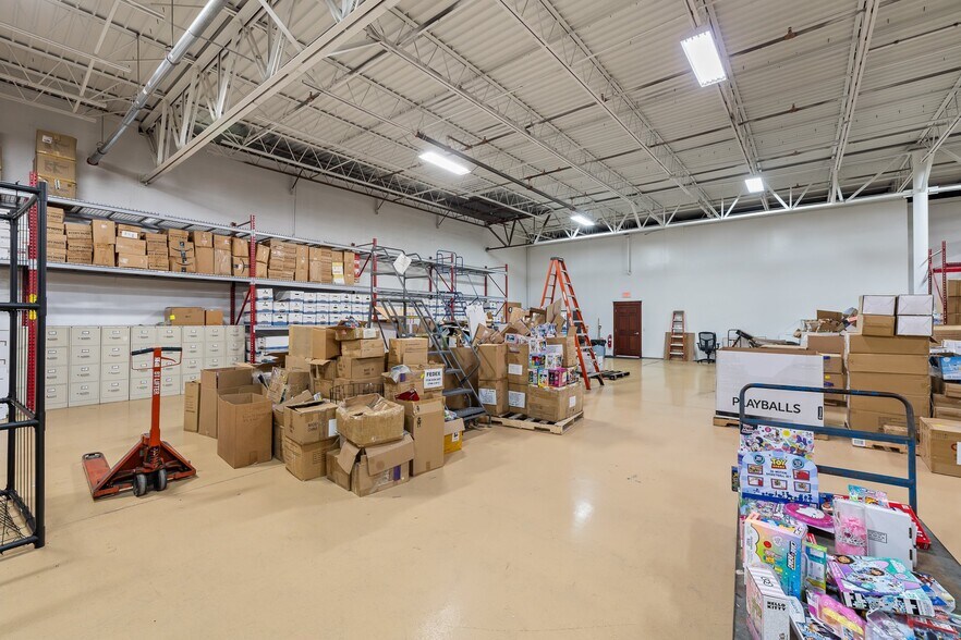 More Photos Of 1 Hedstrom Dr, Ashland Warehouse For Lease