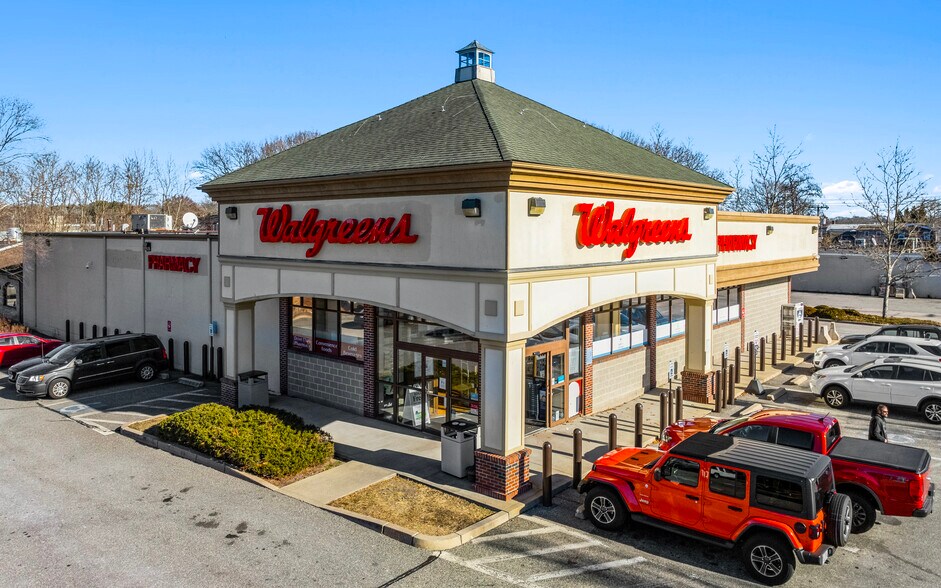 More Photos Of 2595 W Shore Rd, Warwick Freestanding For Lease