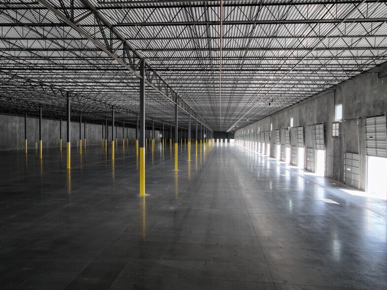 More Photos Of 1203 Reuthinger Pky, Laredo Distribution For Sale