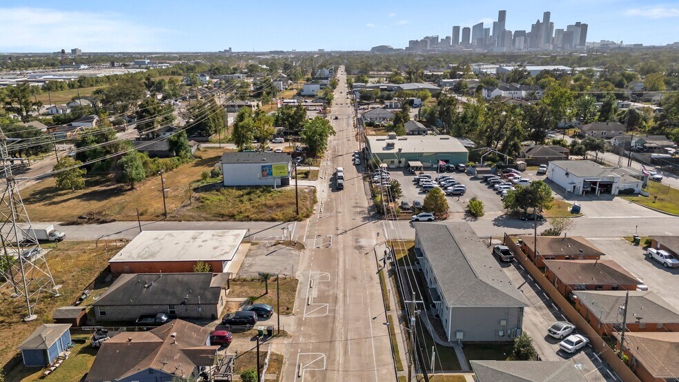 More Photos Of 3802 Hardy St, Houston Freestanding For Lease