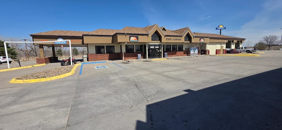 More Photos Of 851 Paxton Elsie Rd, Paxton Hotel For Sale