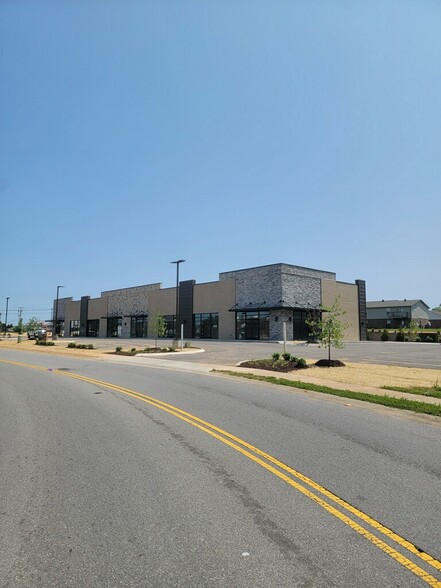 Primary Photo Of 3900 Hollingwood Blvd, Clarksville General Retail For Lease