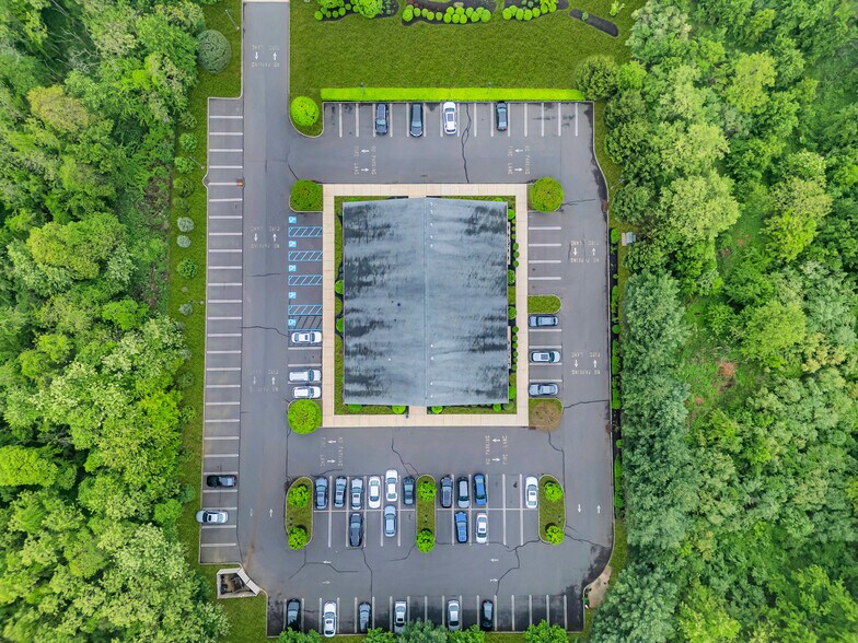 More Photos Of 500 Park Ave, Manalapan Township Medical For Lease