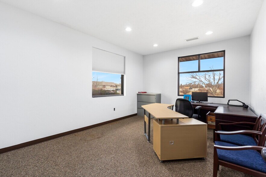 More Photos Of 4136 South Scenic, Springfield Office For Sale