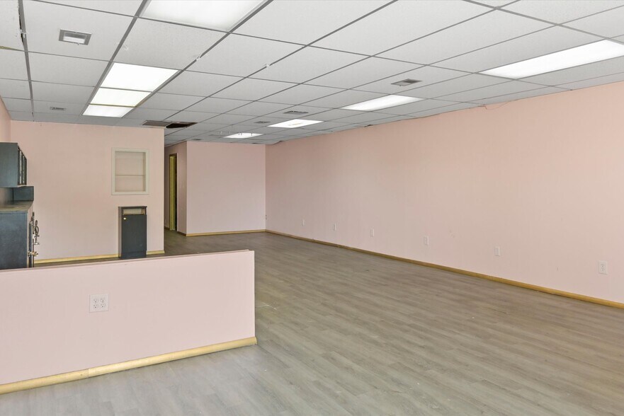 More Photos Of 3414 Dorr St, Toledo Flex For Lease