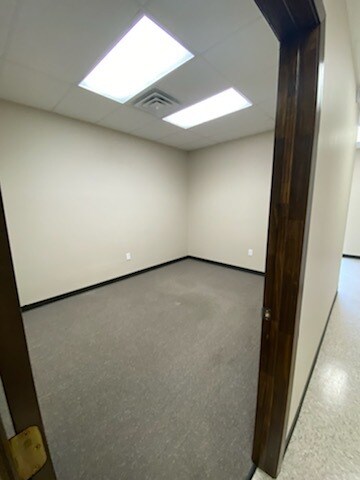 More Photos Of 24501 Hufsmith Kohrville Rd, Tomball Warehouse For Lease