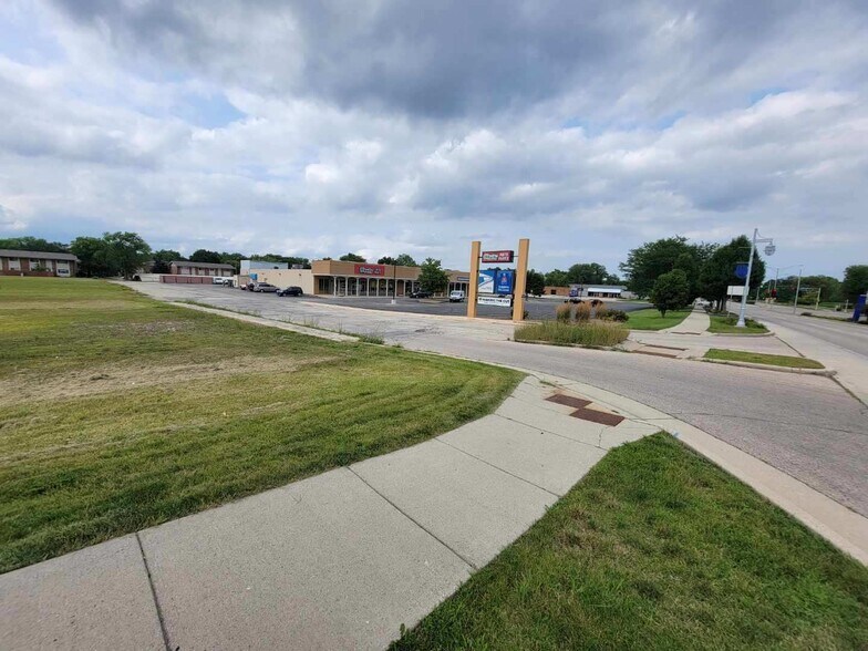 More Photos Of S74W16890 Janesville Rd, Muskego Land For Sale