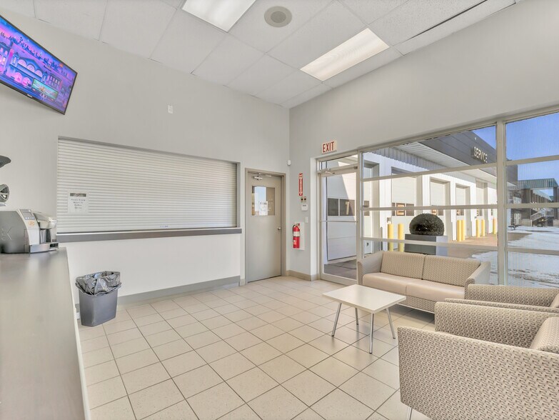 More Photos Of 1276 Trans Canada Way SE, Medicine Hat Showroom For Sale