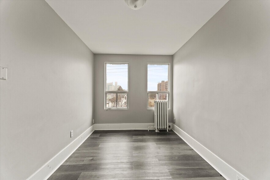 More Photos Of 581 Cataraqui St, Windsor Apartments For Sale