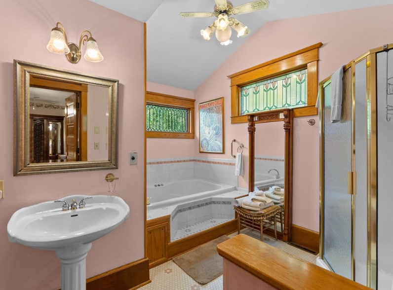 More Photos Of 908 Michigan St, Sturgeon Bay Hospitality For Sale