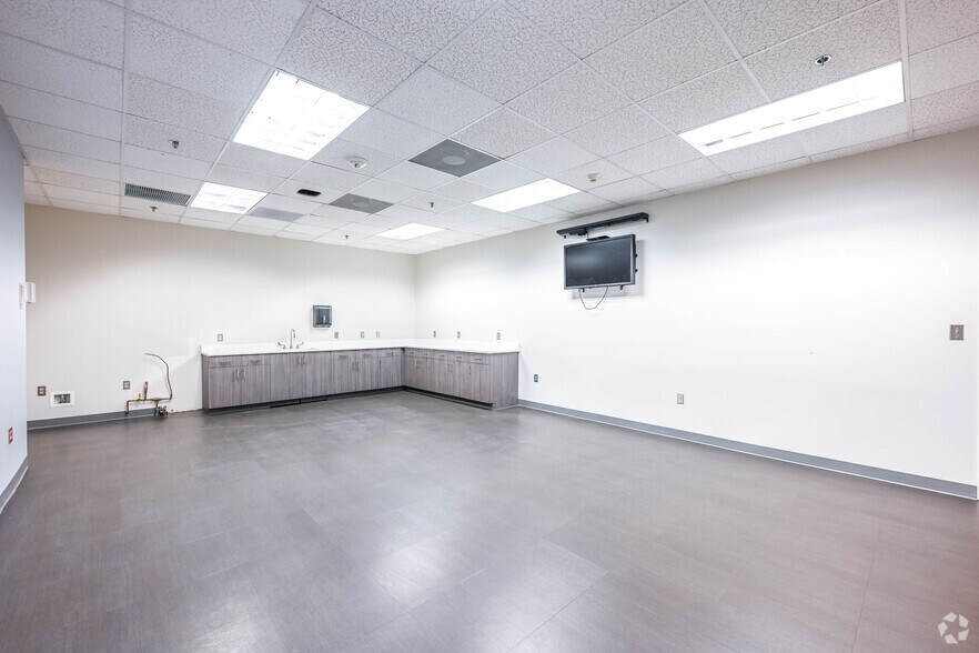 More Photos Of 7501 Boulder View Dr, North Chesterfield Unknown For Lease