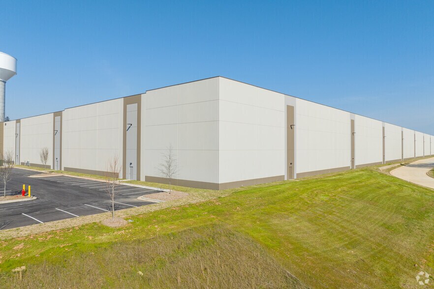 More Photos Of 151 Logistics Pky NE, White Distribution For Lease
