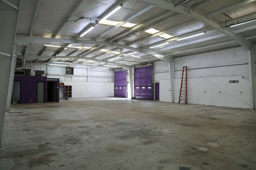 More Photos Of 126 S Pine St, Ponca City Warehouse For Sale