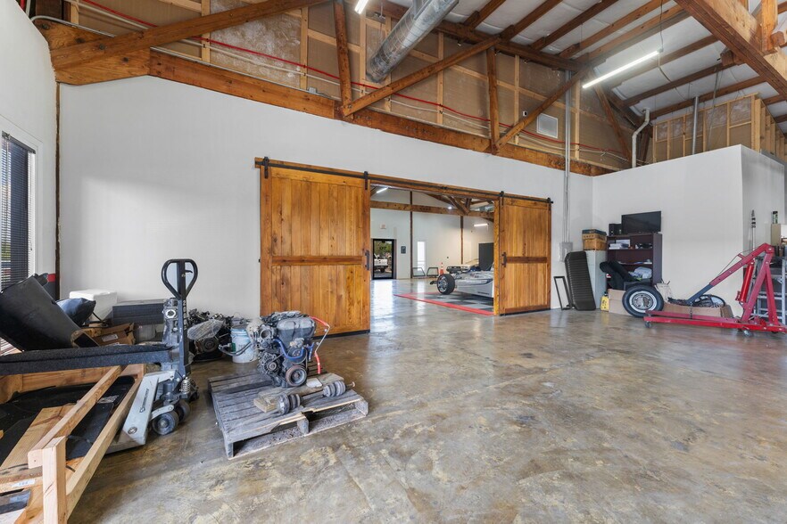 More Photos Of 109 N Falkenburg Rd, Tampa Manufacturing For Sale