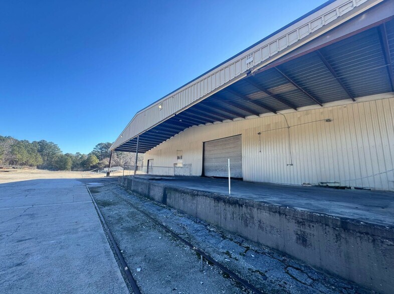 More Photos Of 11750 Veterans Memorial, Douglasville Warehouse For Lease