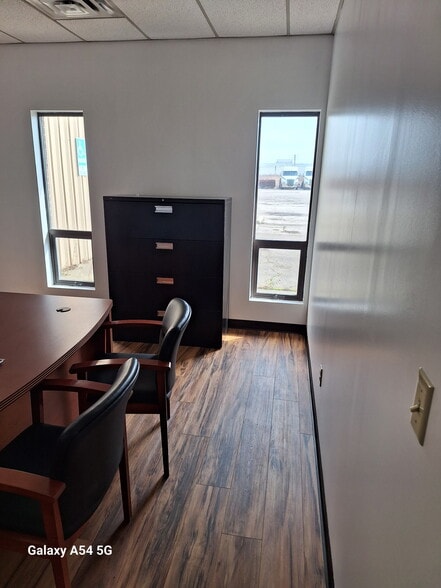 More Photos Of 5211 Oster Rd, Sheffield Village Truck Terminal For Lease