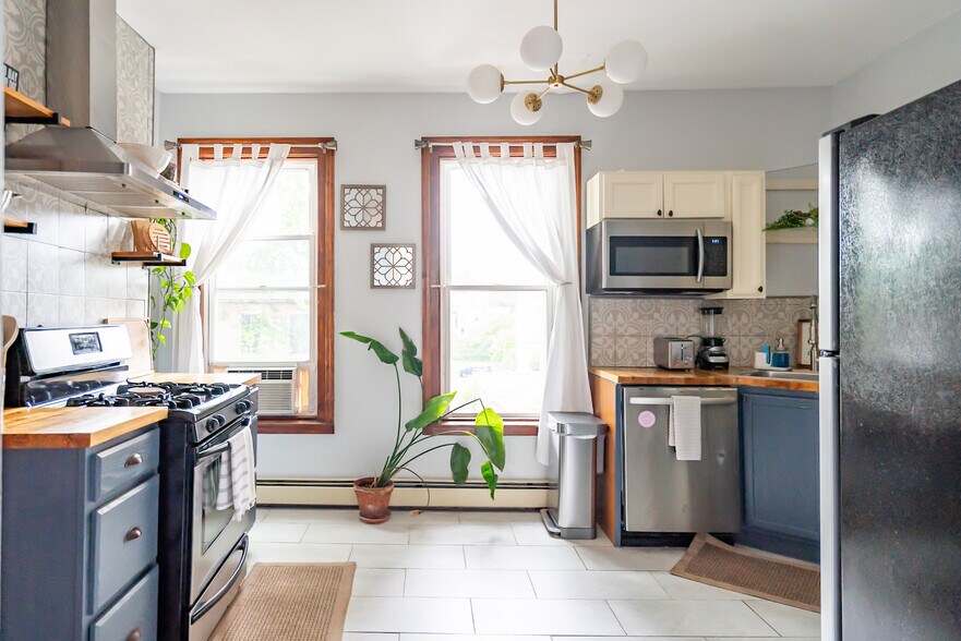 More Photos Of 175 Liberty St, Newburgh Apartments For Sale