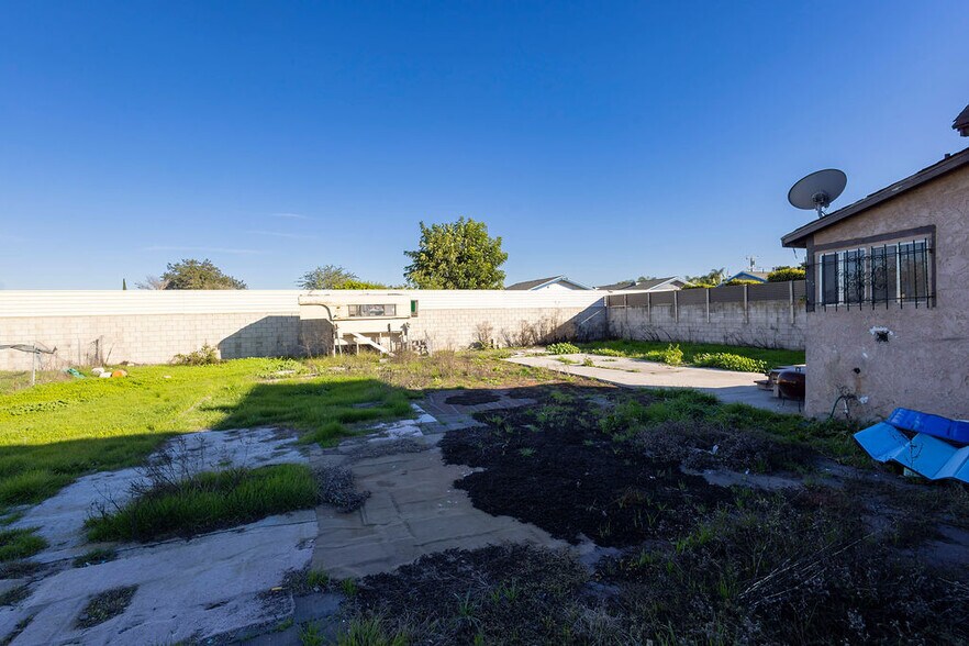 More Photos Of 1230 S Wilmington Ave, Compton Apartments For Sale