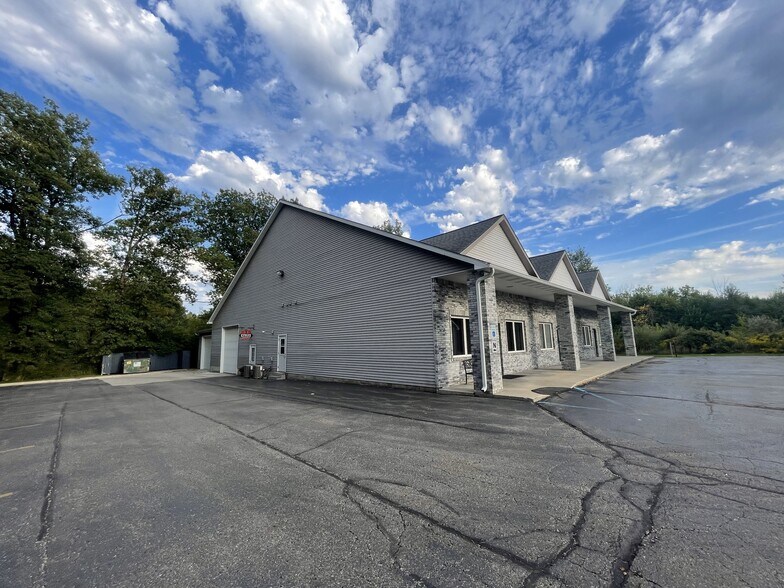 More Photos Of 11382-11394 N Linden Rd, Clio Storefront For Lease