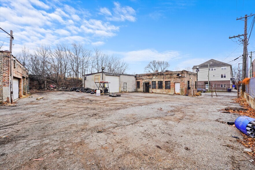 More Photos Of 2500 W 36th St, Chicago Warehouse For Sale