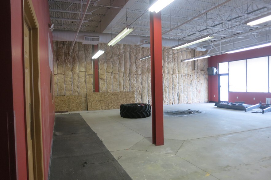 More Photos Of 1901 Hamilton Blvd, Sioux City General Retail For Sale