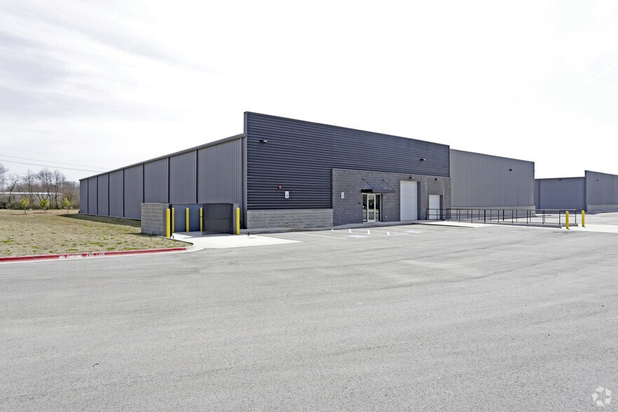 More Photos Of 2207 N 17th St, Rogers Industrial For Lease